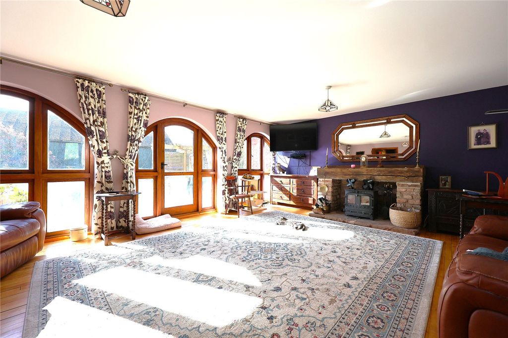 Property photo 2 of 31 Picture No. 10