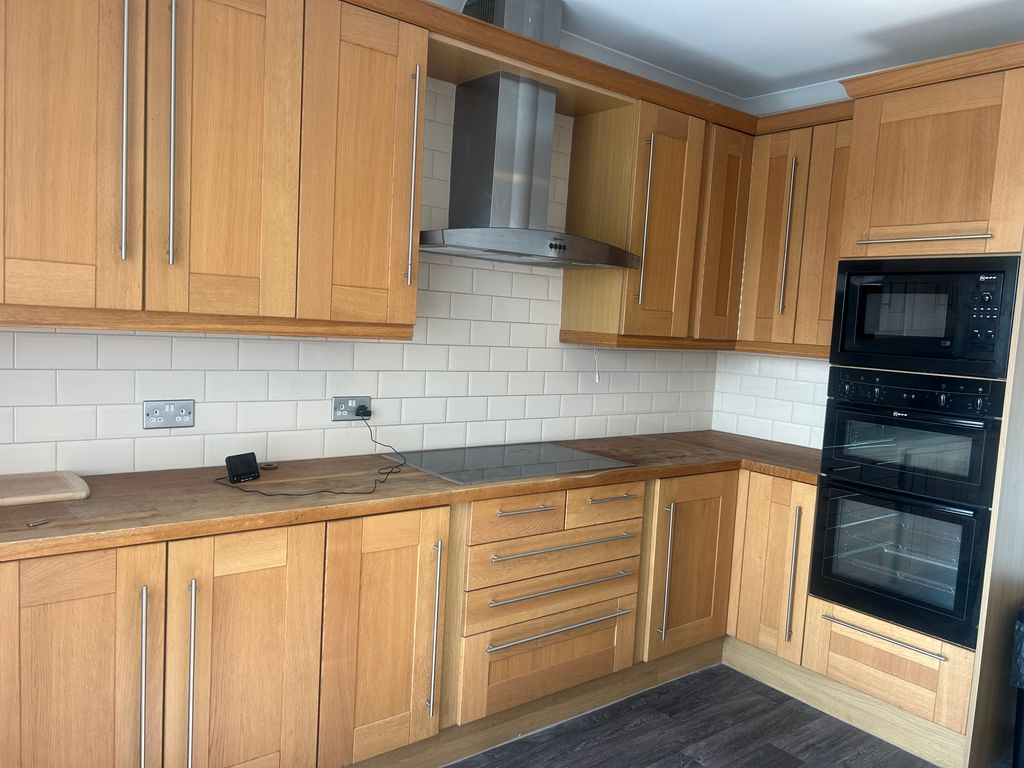 Property photo 2 of 10 Kitchen