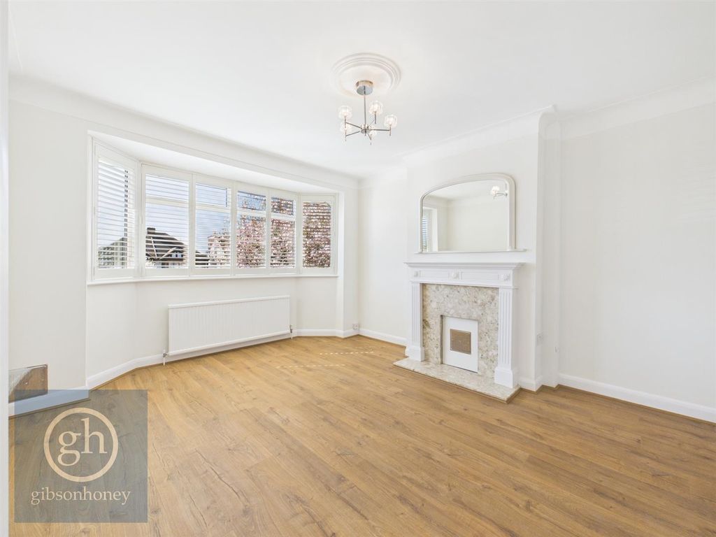 Property photo 3 of 8 Cam05080G0-Pr0307-Still008.Jpg