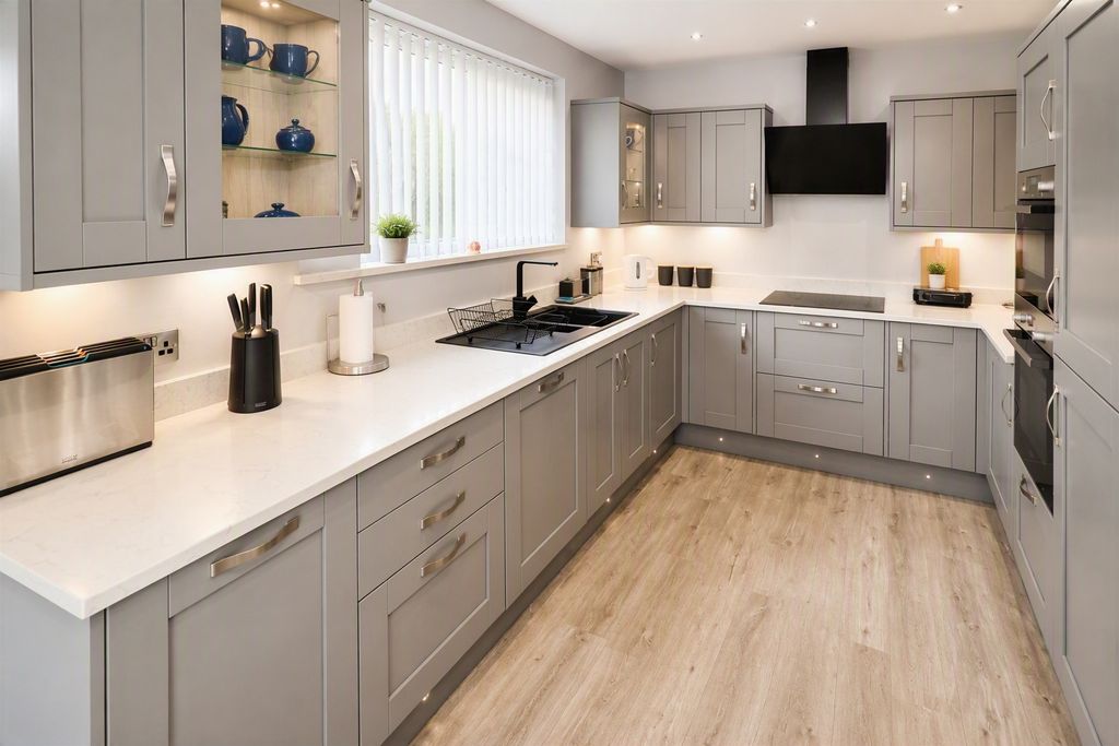 Property photo 3 of 11 Kitchen/Dining Room