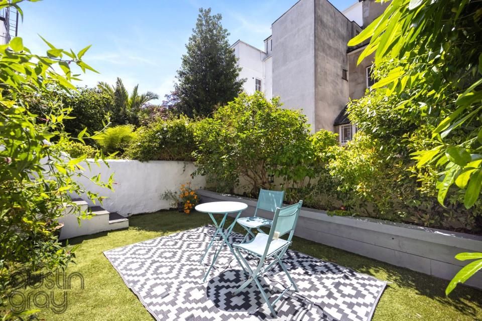 Property photo 1 of 18 St Michaels Place 19, Flat 2-002.Jpg