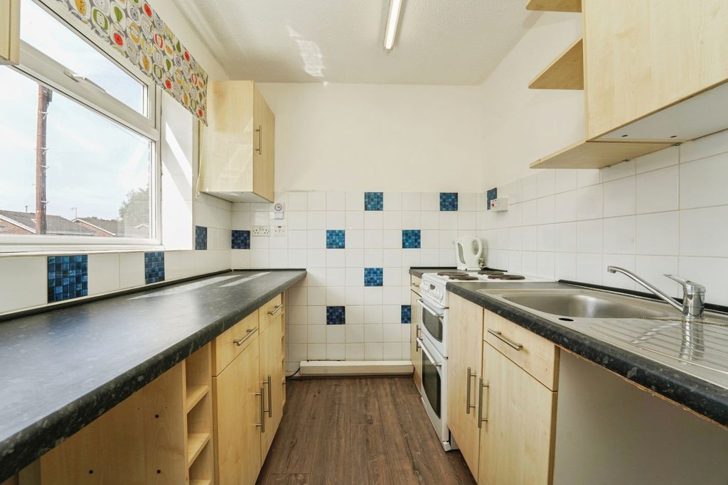 Property photo 2 of 16 Kitchen