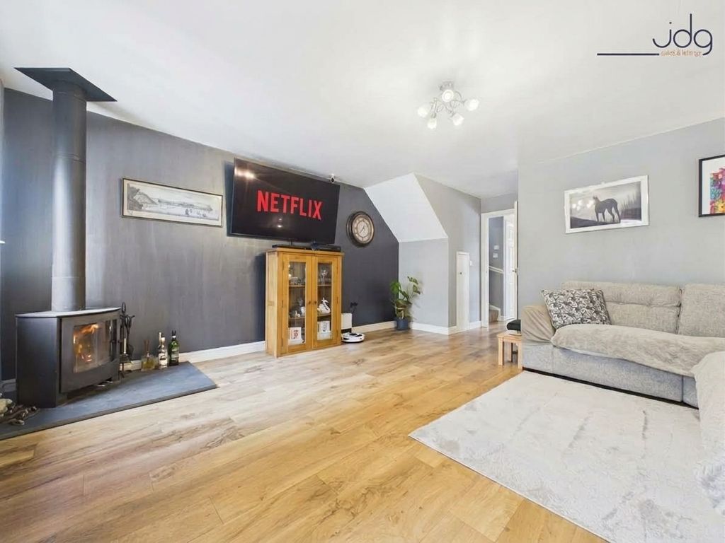 Property photo 3 of 16 The Lounge