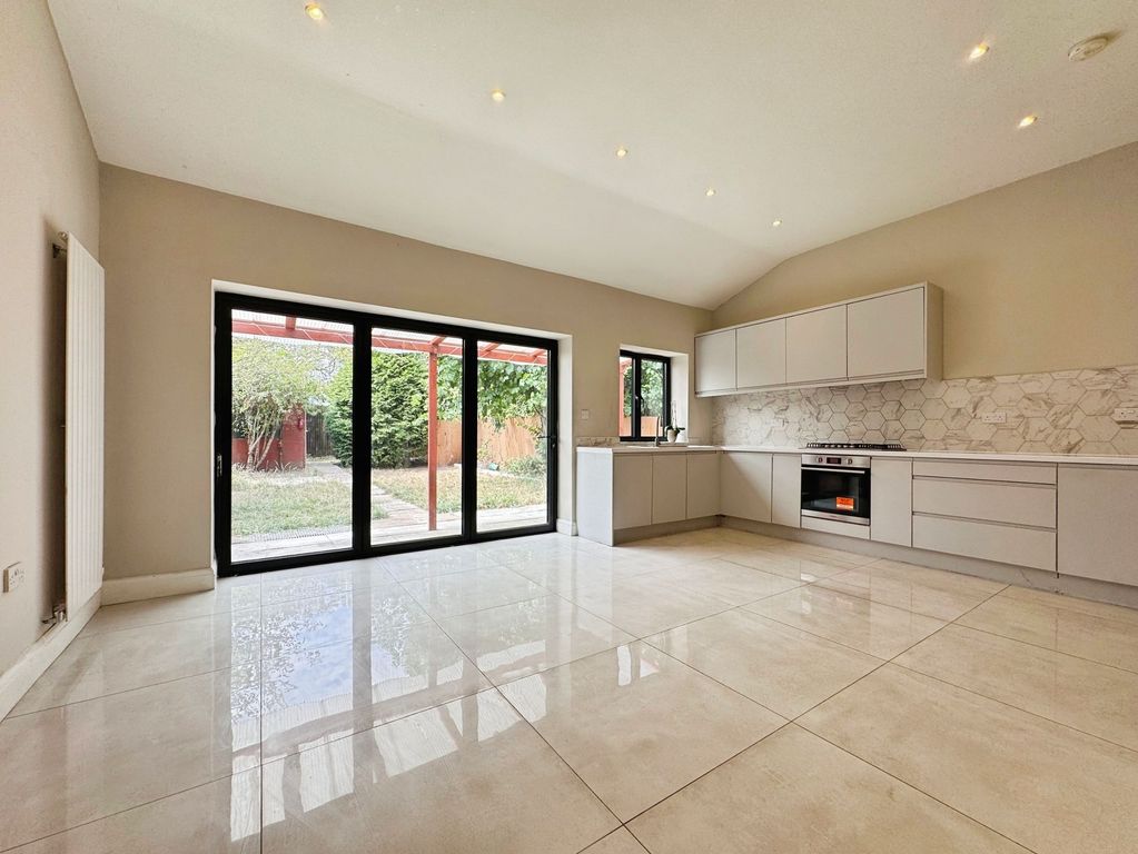 Property photo 2 of 14 Kitchen/Dining Area