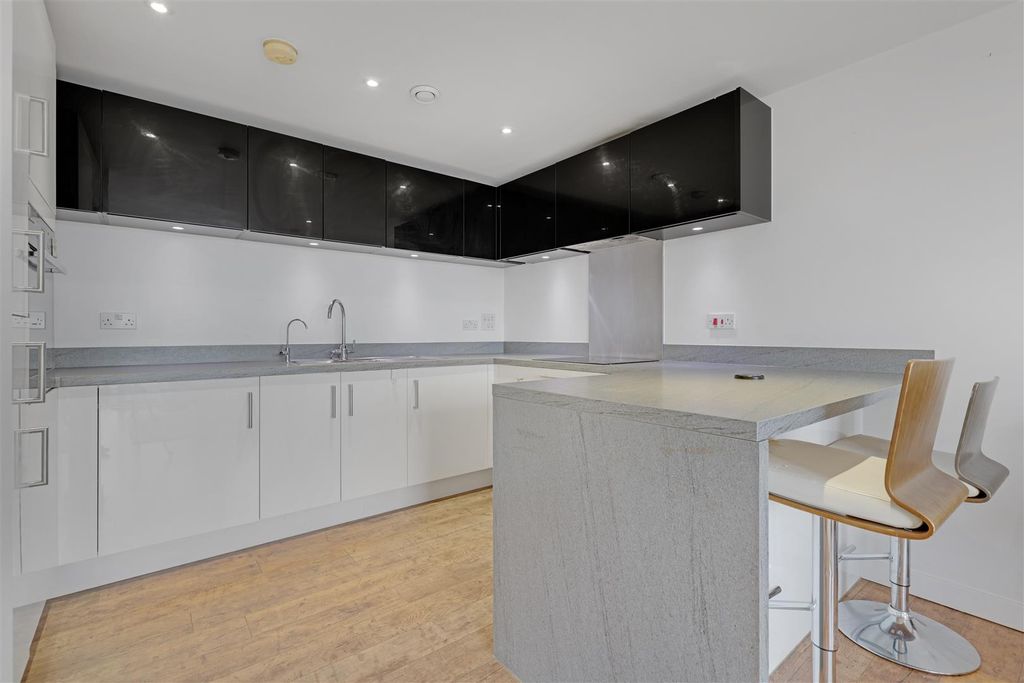 Property photo 2 of 9 03-35620D2A6833.Jpg