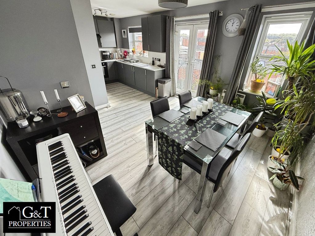 Property photo 3 of 18 Dining Room/Kitchen