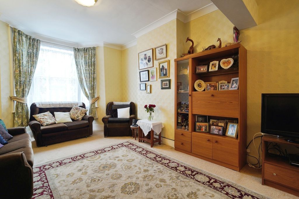 Property photo 2 of 17 Photo