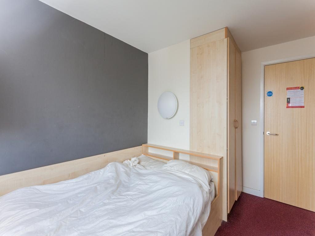 Property photo 3 of 9 Bedroom Area