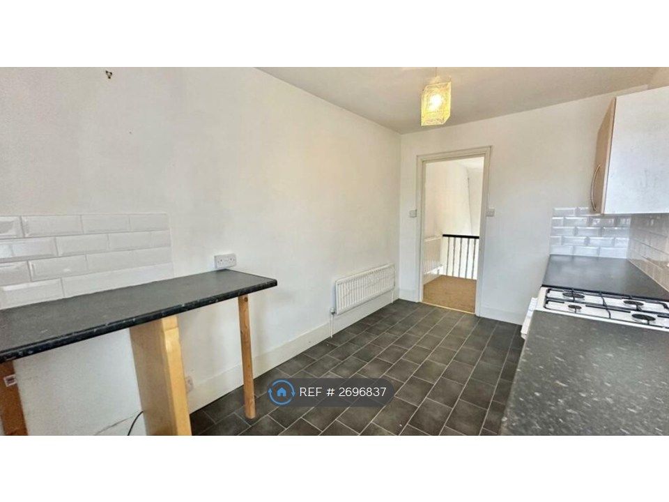 Property photo 3 of 9 Kitchen