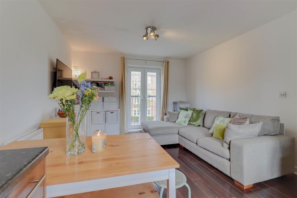 Property photo 3 of 17 Open-Plan Living Room