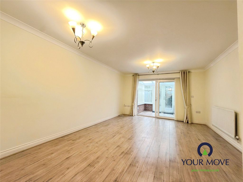 Property photo 3 of 15 Lounge/Dining