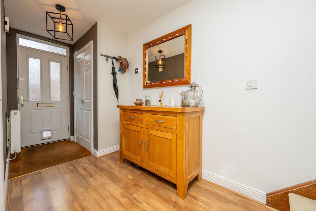 Property photo 2 of 27 Photograph 2