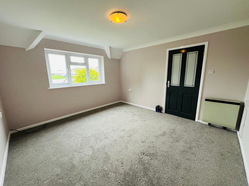 Property photo 3 of 6 183F3E7A-158A-492B-B2F2-630597E28d7F