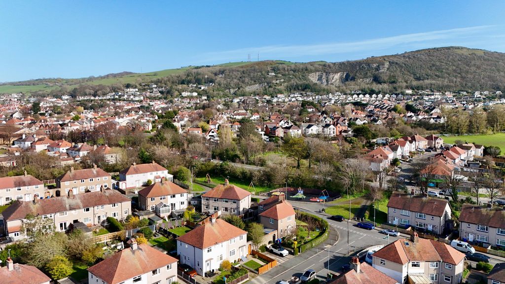 Property photo 2 of 31