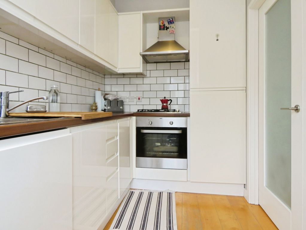 Property photo 3 of 19 Kitchen