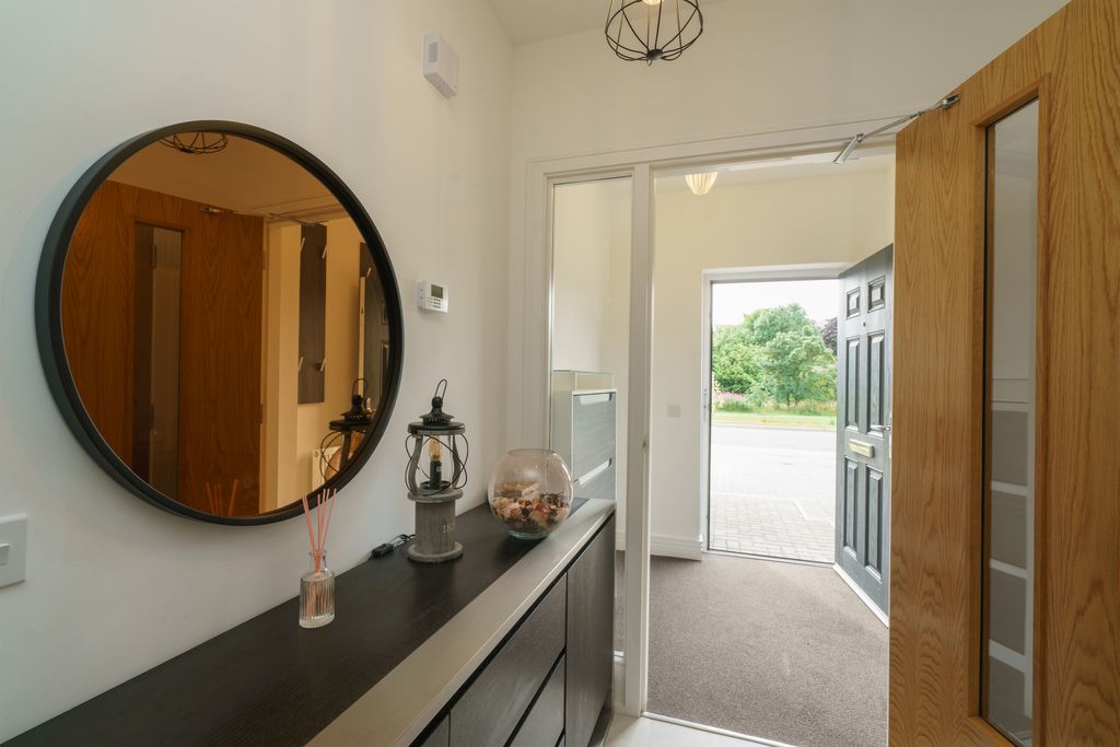 Property photo 2 of 33