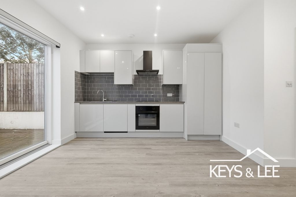 Property photo 3 of 14 2404134