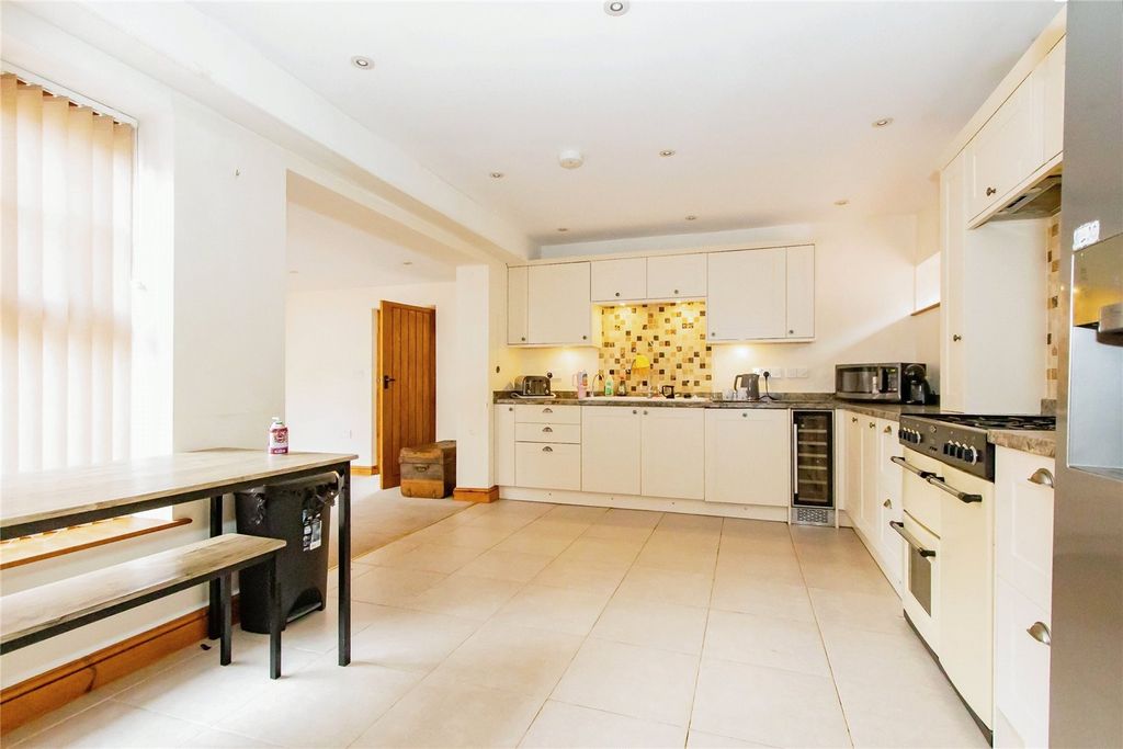 Property photo 3 of 18 Picture No. 16