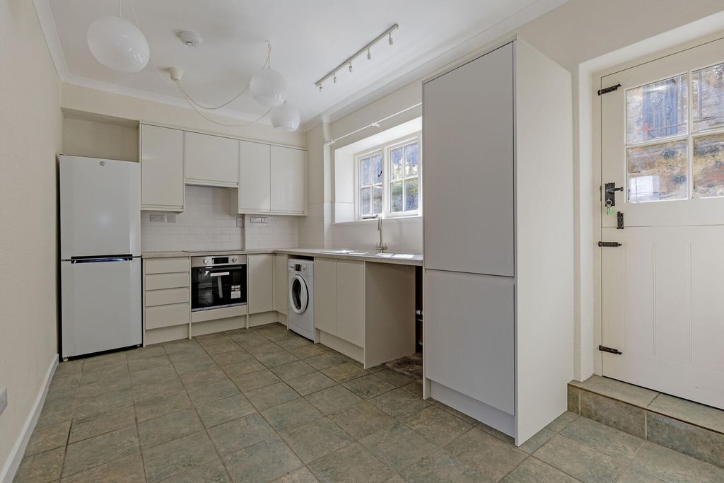 Property photo 2 of 19 Kitchen