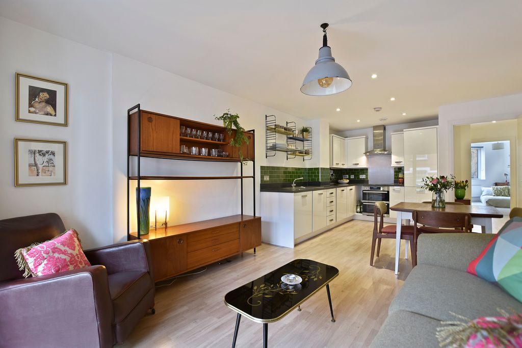 Property photo 1 of 12 Dnrachelmack - Flat 5, 7 Banister Road - Reception