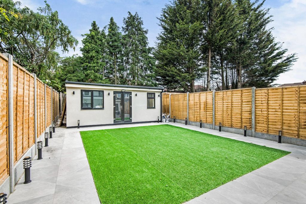 Property photo 2 of 30