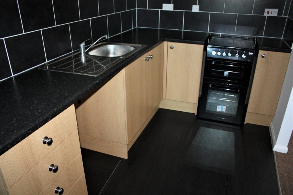 Property photo 3 of 8 Kitchen