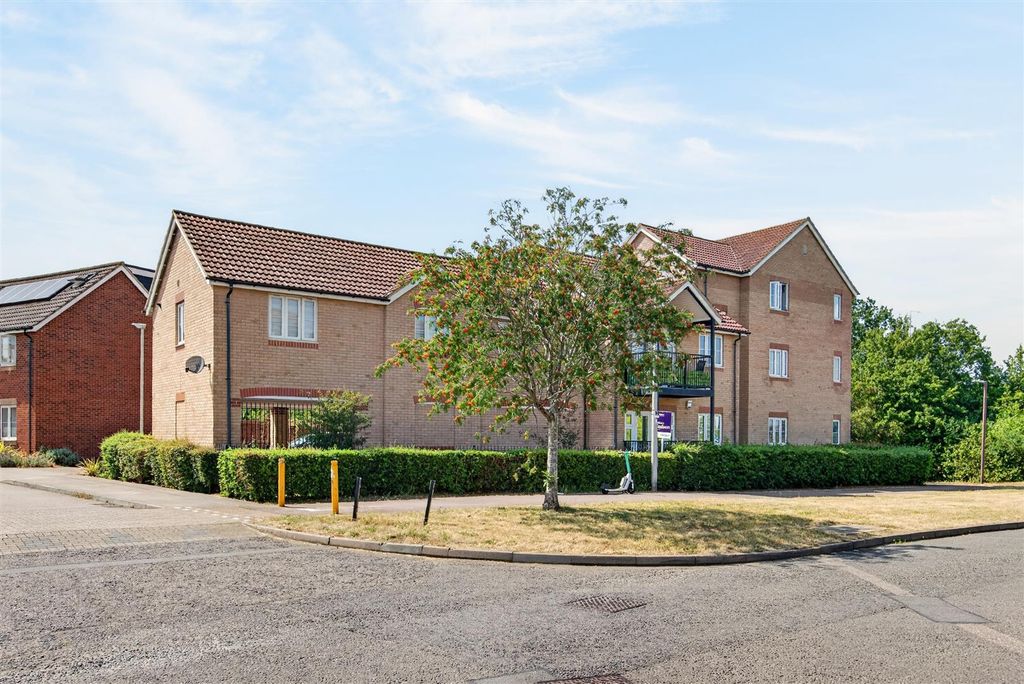 Property photo 1 of 23 Flat2,2Bedgeburyplweb05.Jpg