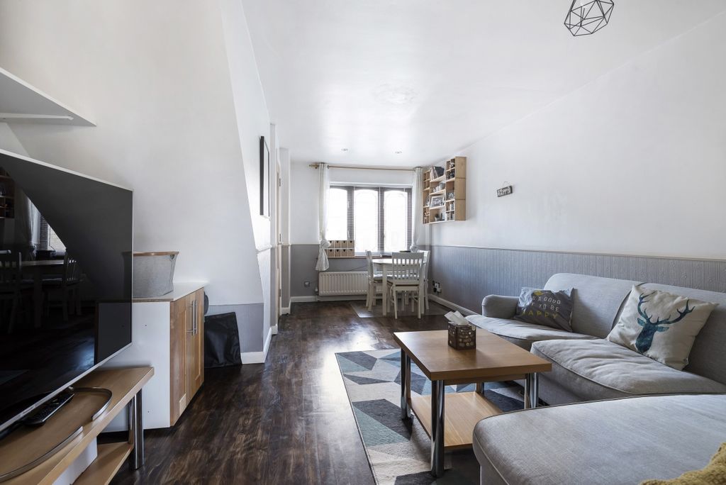 Property photo 1 of 7 751357 (1)