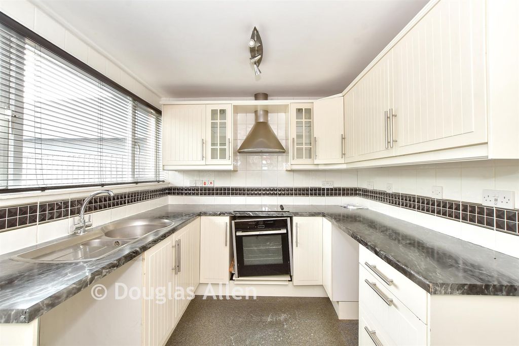 Property photo 3 of 12 Kitchen
