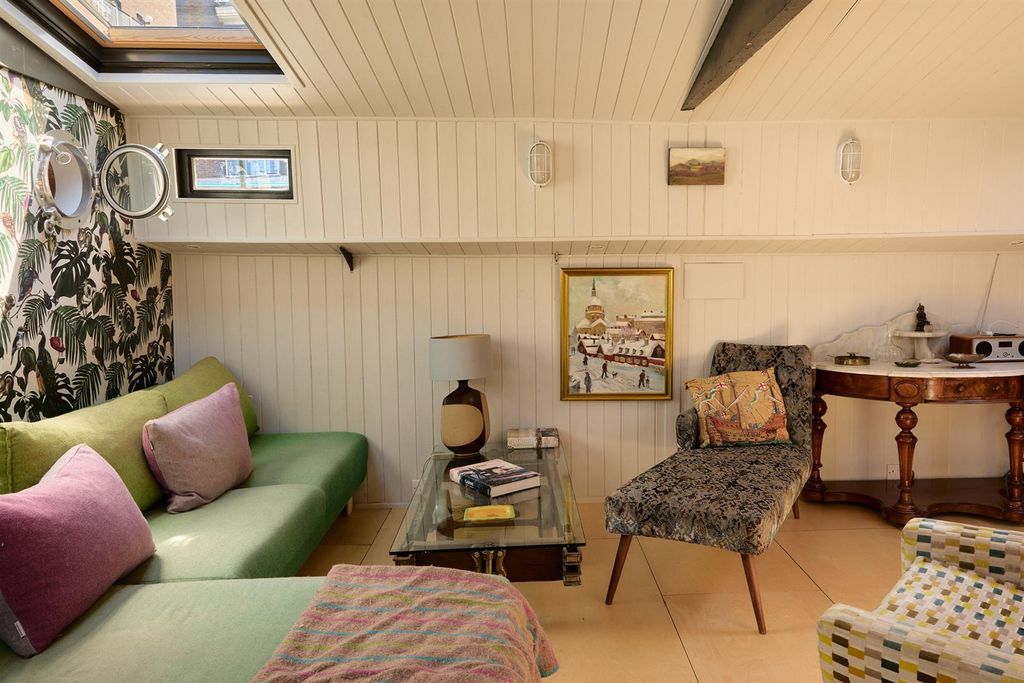 Property photo 3 of 36