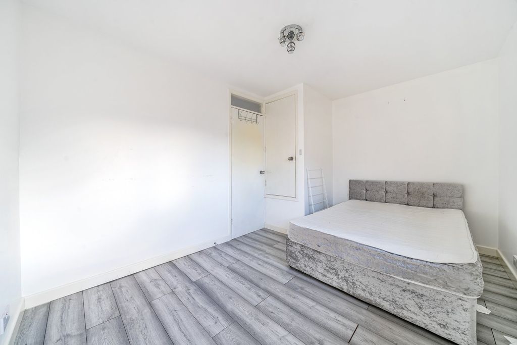 Property photo 3 of 5 Picture No. 10