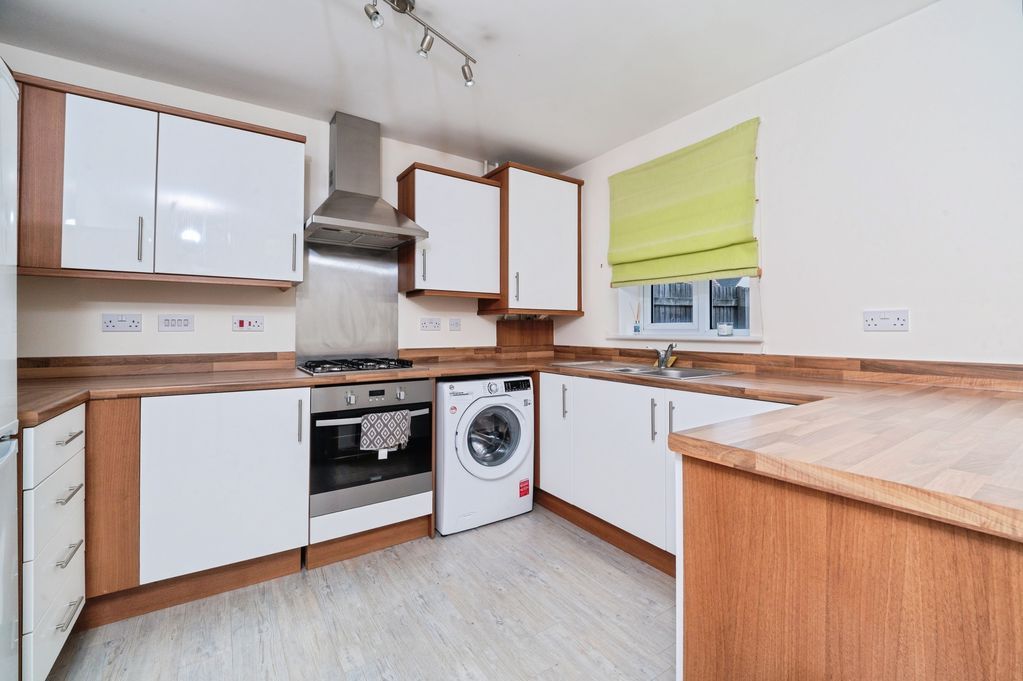 Property photo 3 of 15 Kitchen Pic 1
