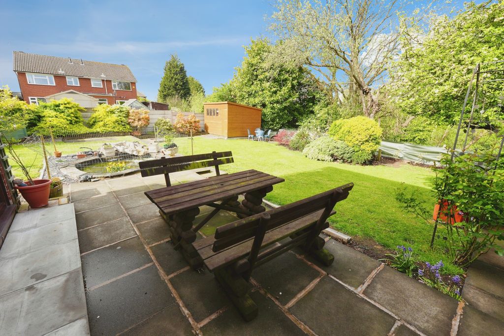 Property photo 2 of 22 Garden