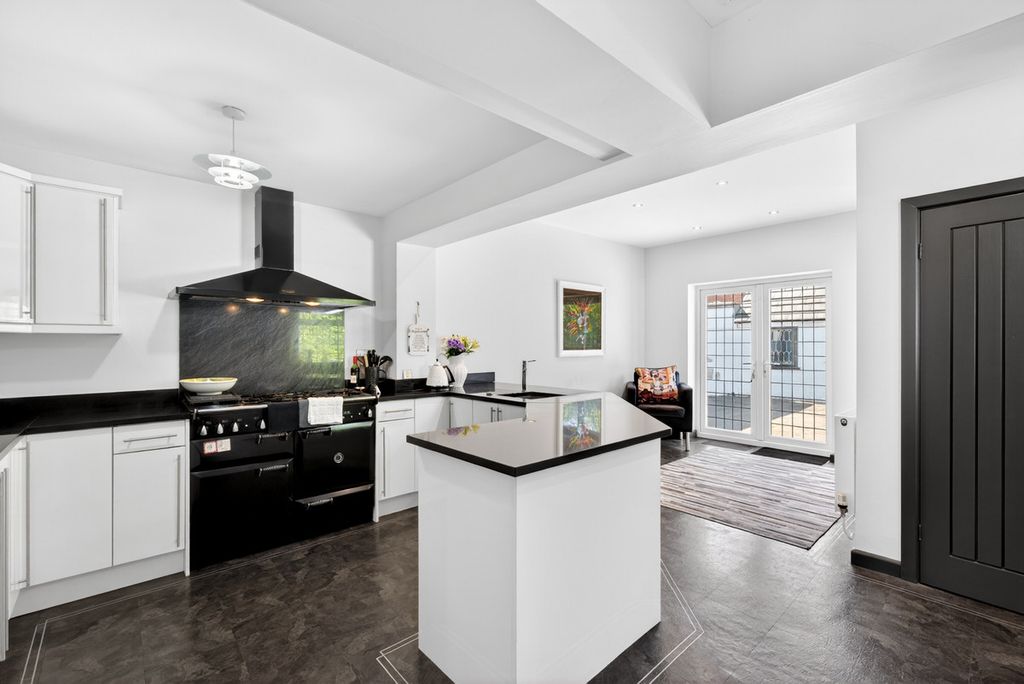 Property photo 3 of 50