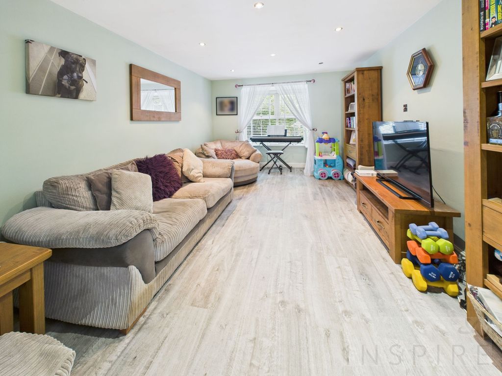 Property photo 3 of 27