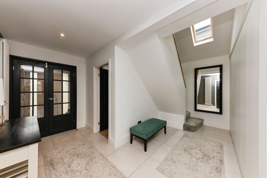 Property photo 3 of 31 Pbox-Img.Jpg