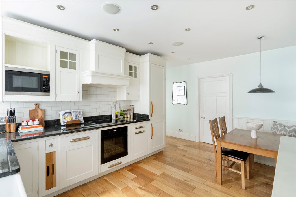 Property photo 3 of 28 Image