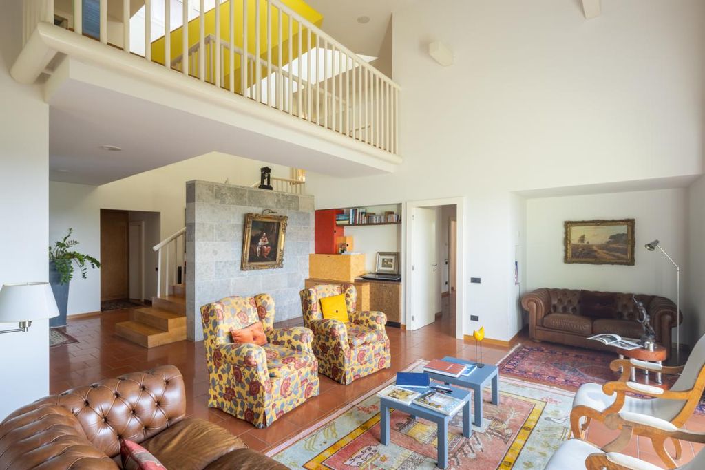 Property photo 2 of 40