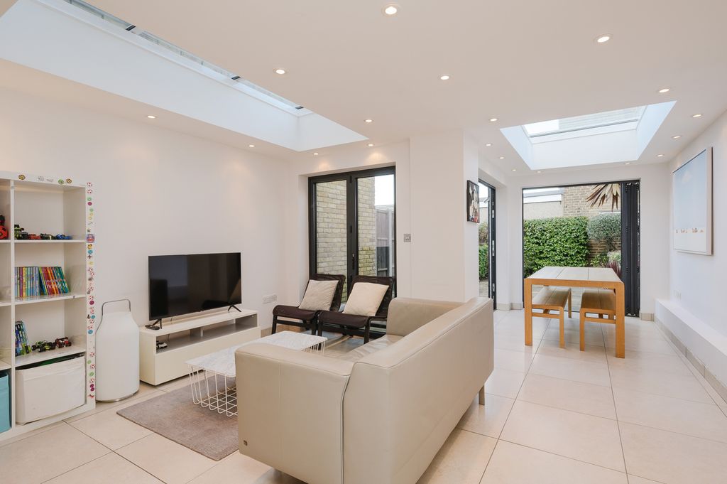 Property photo 3 of 12 Picture No. 11