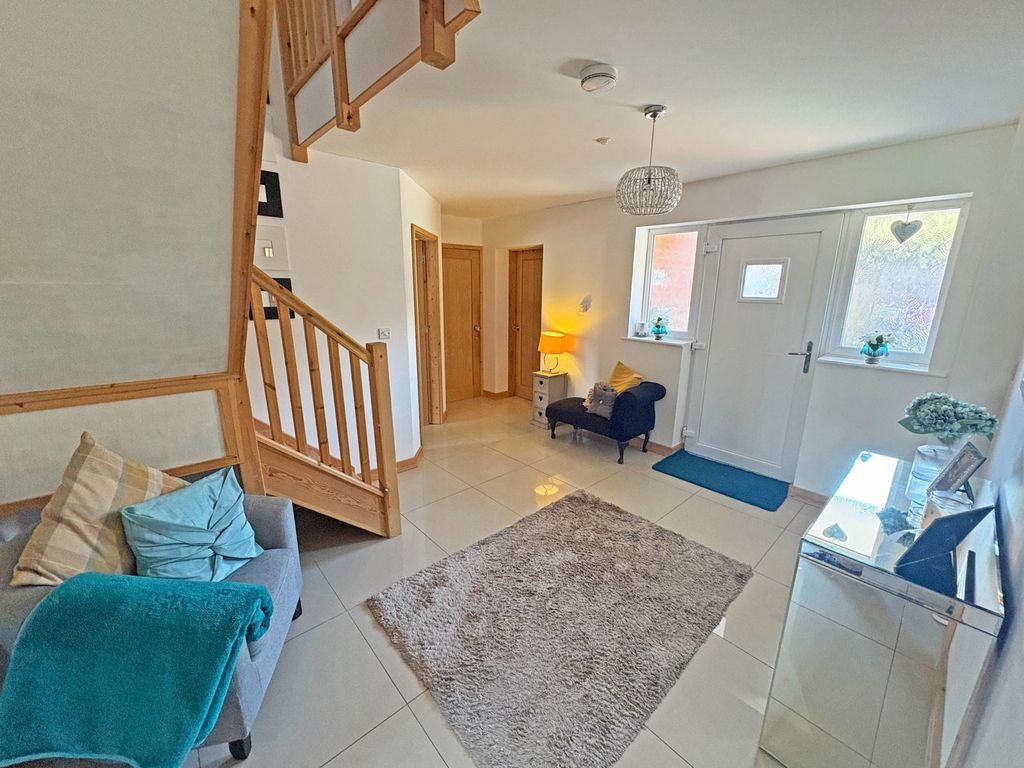 Property photo 2 of 28