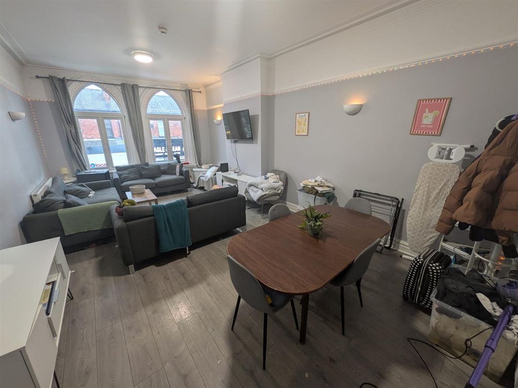 Property photo 1 of 21 Lounge Diner