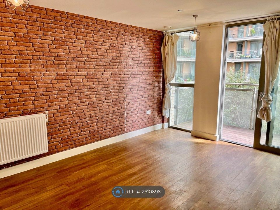 Property photo 1 of 13 Living Room