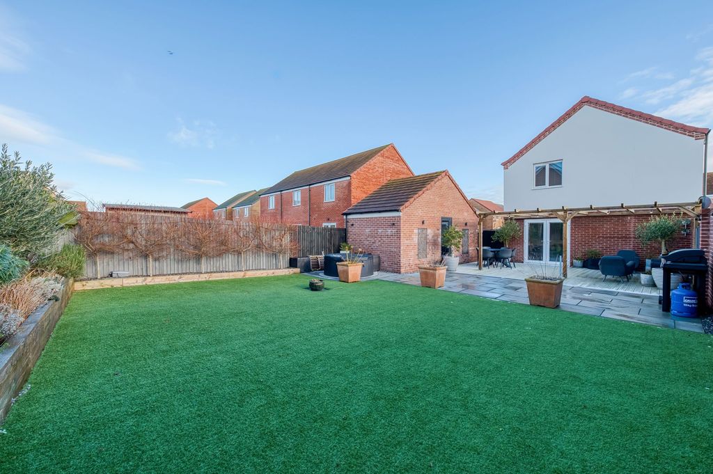 Property photo 3 of 24