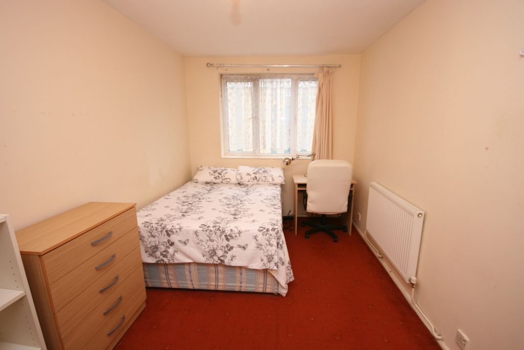Property photo 1 of 7 3 Bedroom For Sale In Aitham House, E14