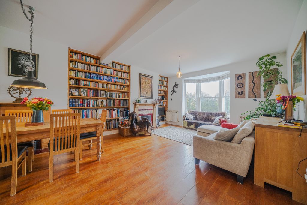 Property photo 2 of 27