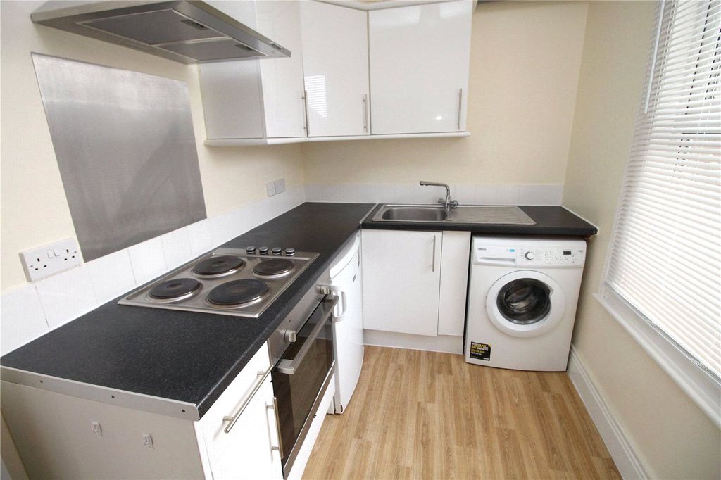 Property photo 3 of 7 Kitchen