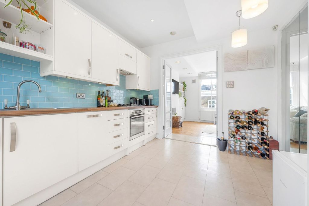 Property photo 2 of 17 Kitchen (2).Jpg