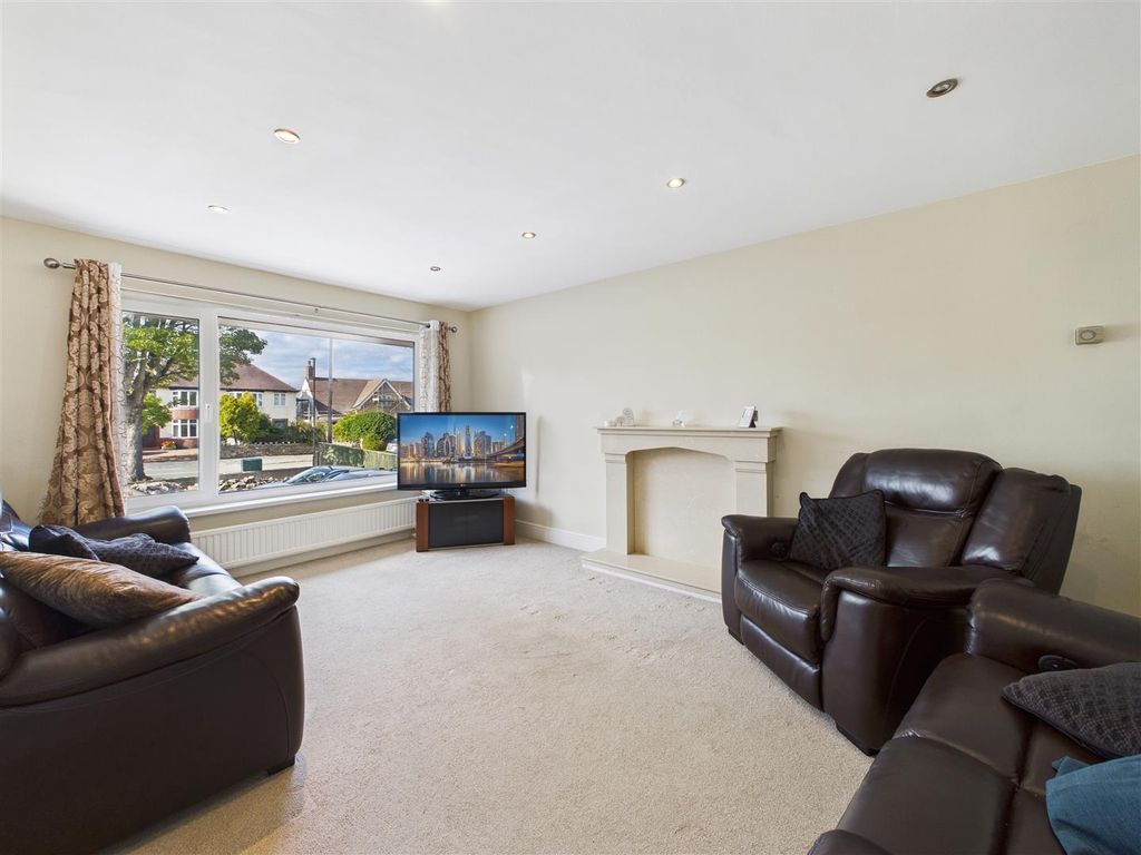 Property photo 3 of 12 Cam05476G0-Pr0062-Still004.Jpg