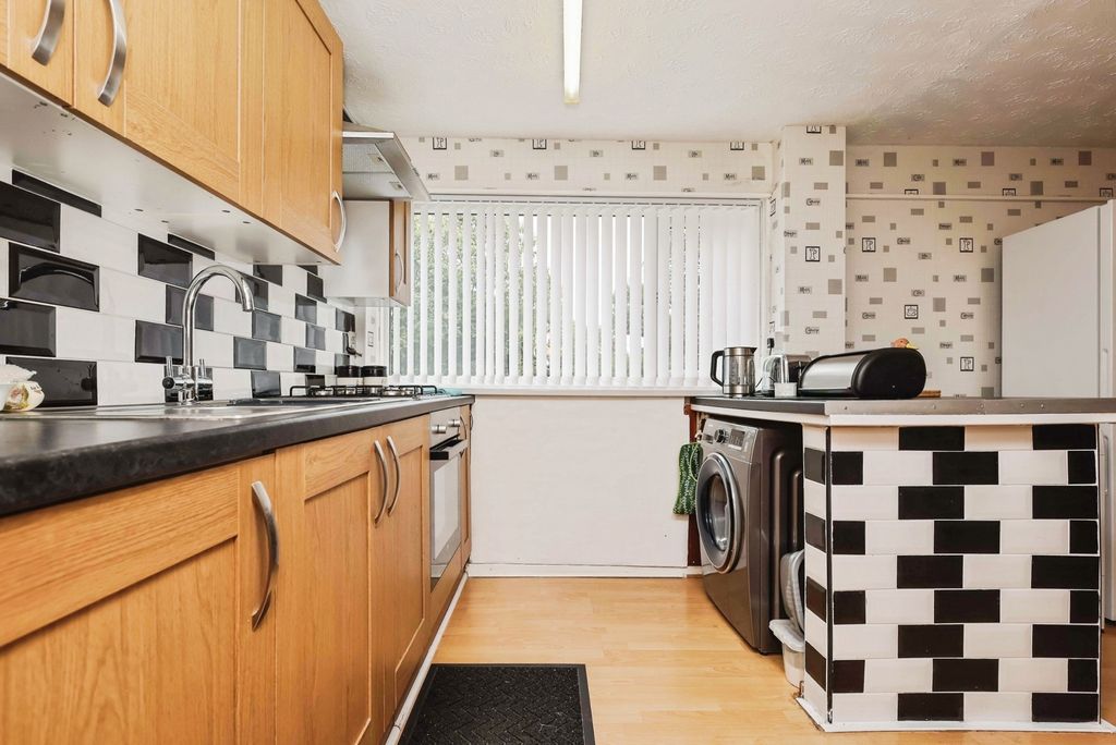 Property photo 2 of 17 Photo