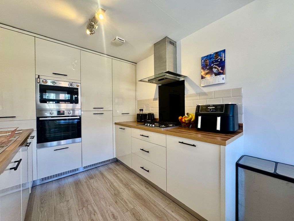 Property photo 3 of 42